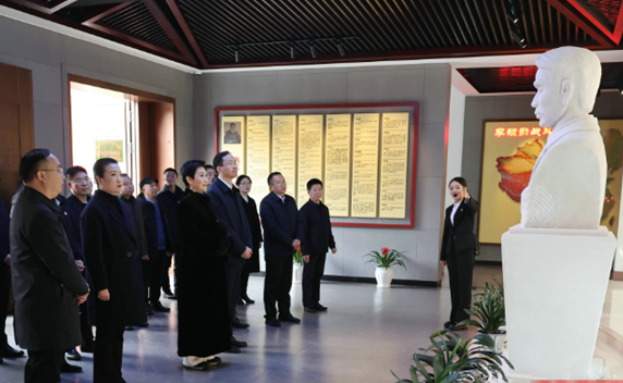 高县硕勋小学校名誉校长李小琳参加学校纪念李硕勋烈士诞辰120周年活动